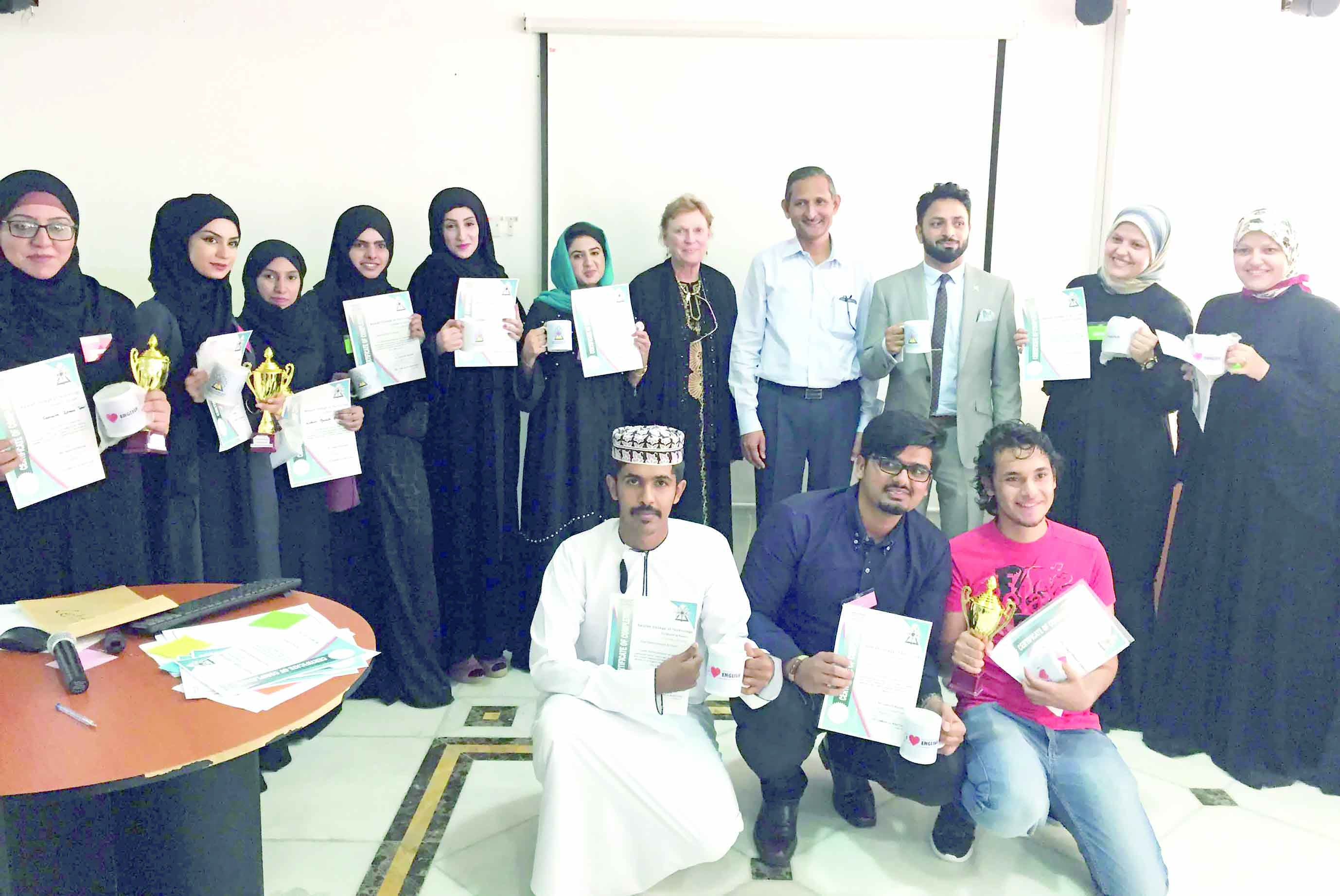 جامعة ظفار تفوز بمسابقة المعلومات العامة