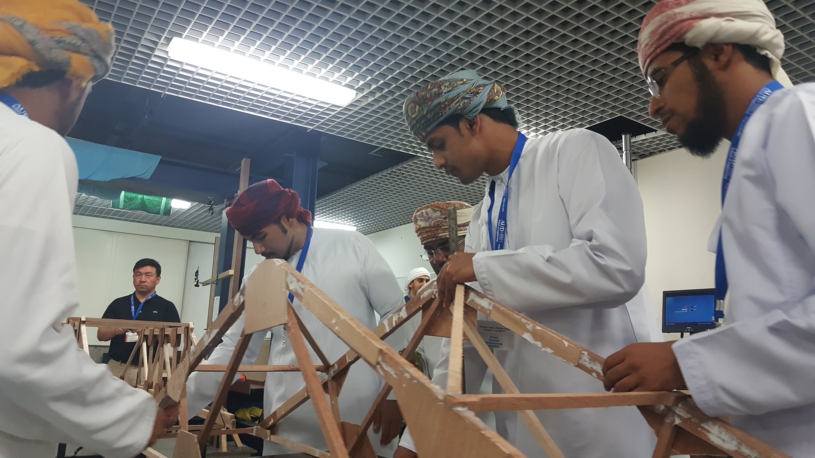 المراكز الأولى لجامعة السلطان قابوس في مسابقة التصميم بدبي