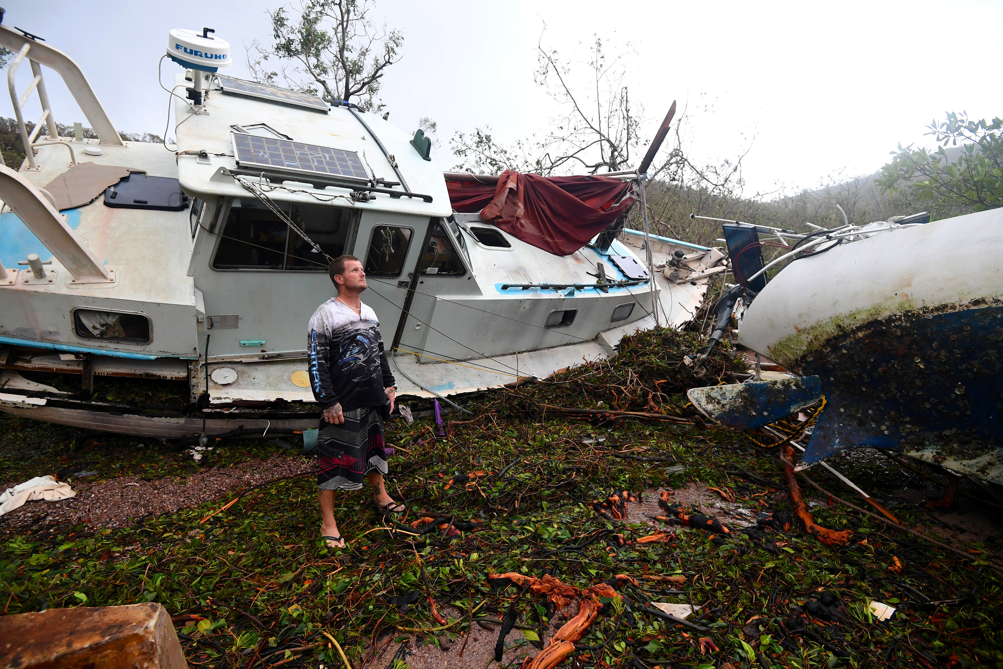 Cyclone Debbie hits Australia's northeast hard