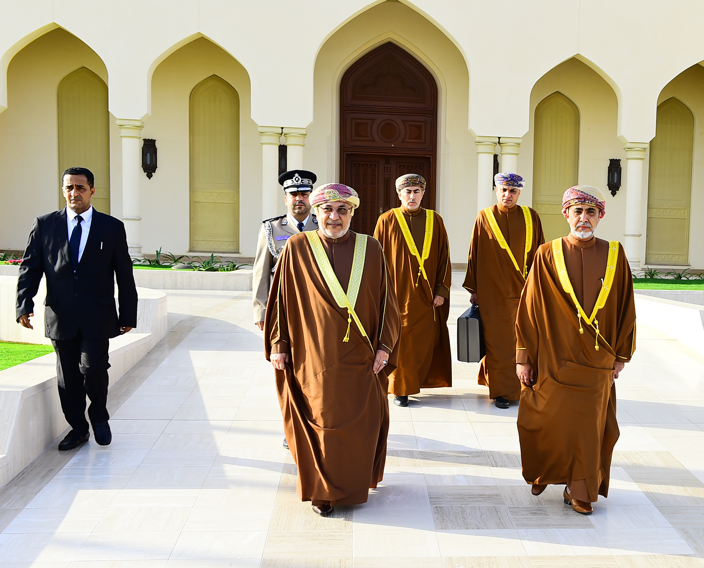 Oman's State Council chairman leaves for Indonesia