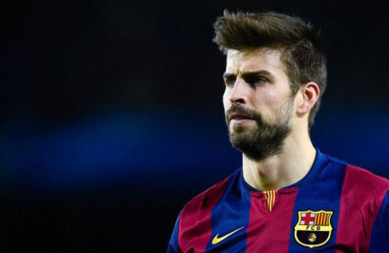 لماذا قرر انريكي استبعاد بيكيه من مواجهة غرناطة؟