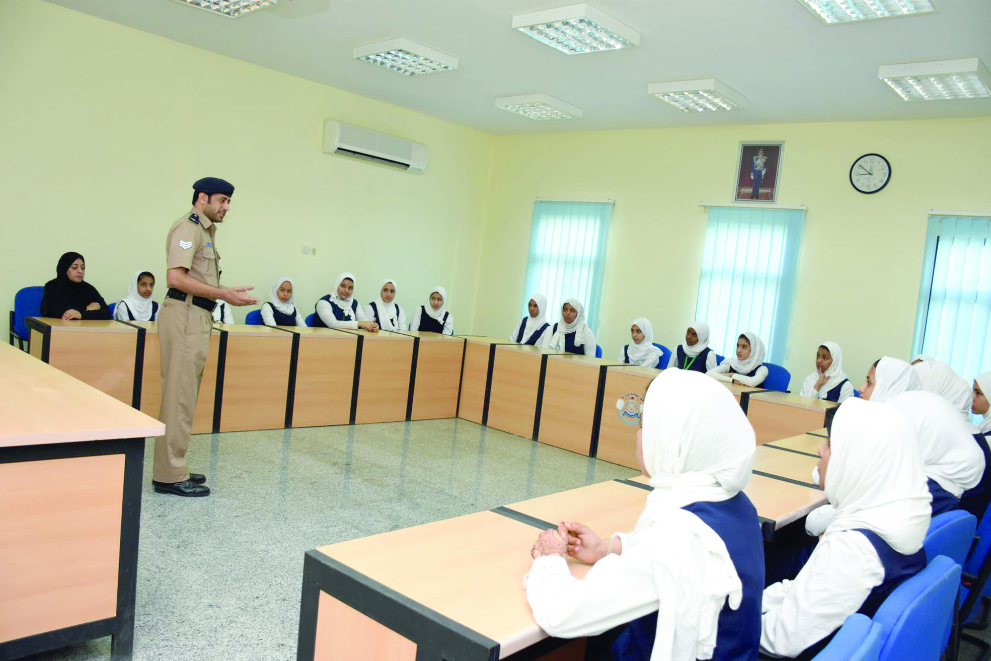 طالبات مدرسة الولجة يزرن معهد السلامة المرورية