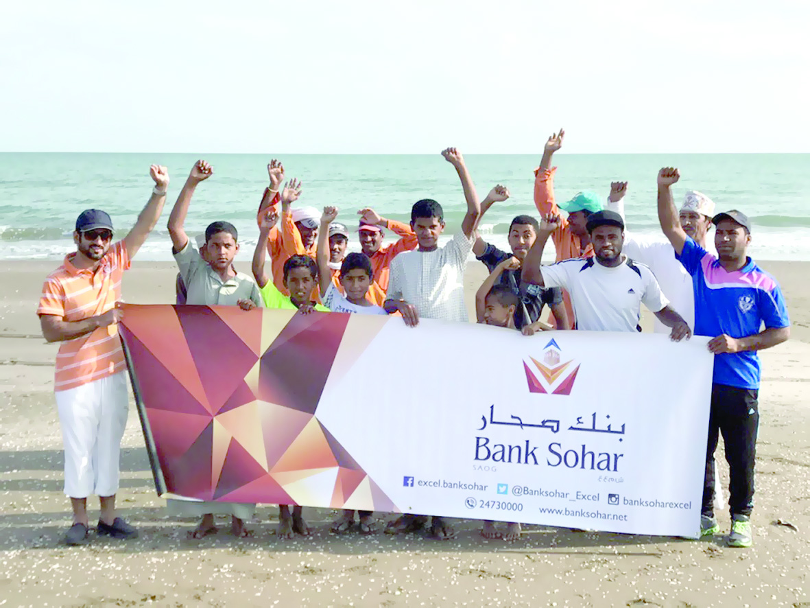 بنك صحار يرعى حملة

تنظيف شاطئ المصنعة