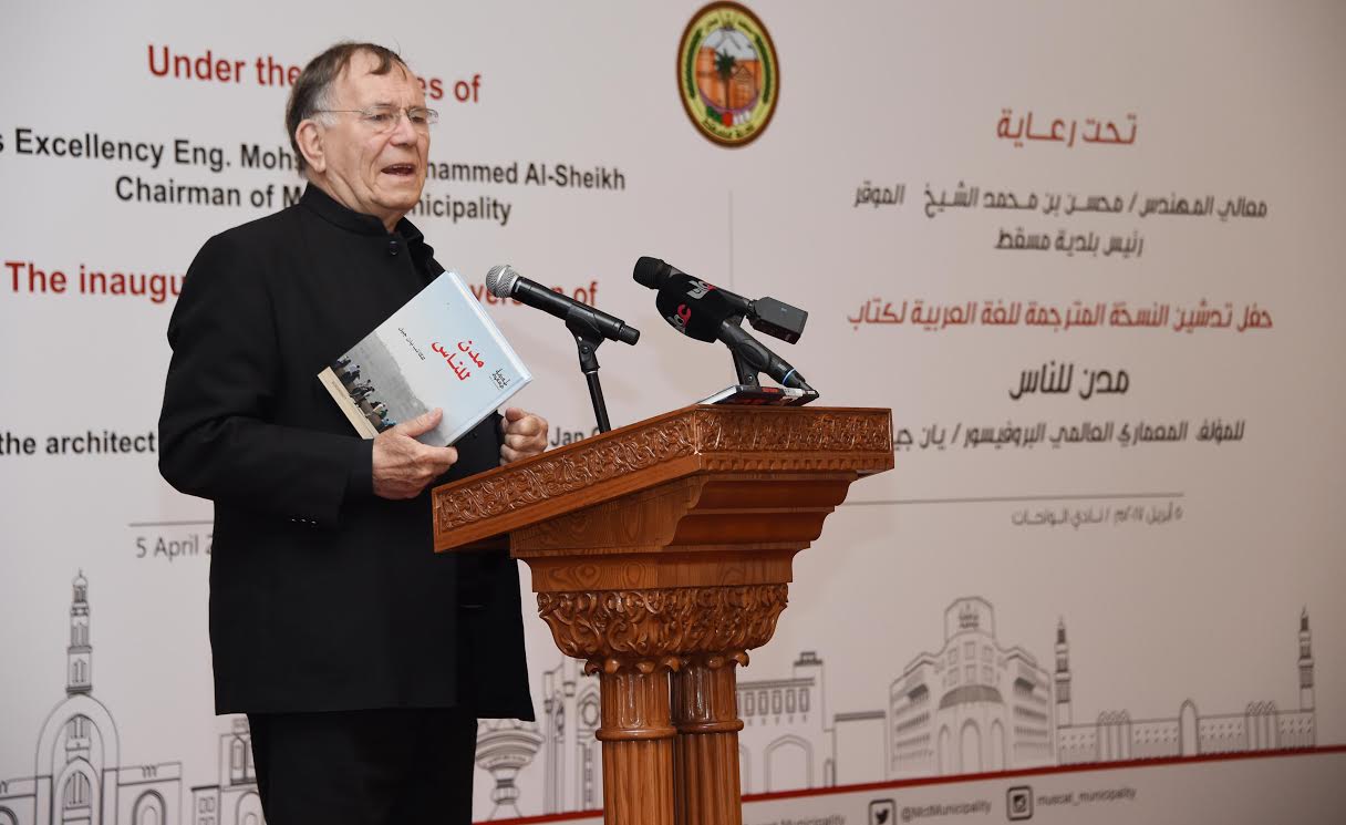 Expert Architect s Book Translated Into Arabic In Oman Times Of Oman