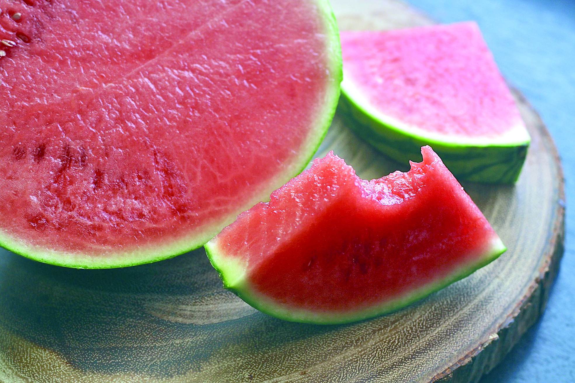 فوائد البطيخ الأحمر للبشرة - الشبيبة | آخر أخبار سلطنة عمان المحلية وأخبار  العالم