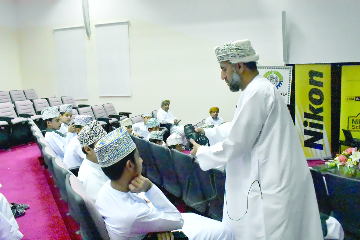 «إشراقة» و«نيكون» تنظمان حلقة عمل ومسابقة