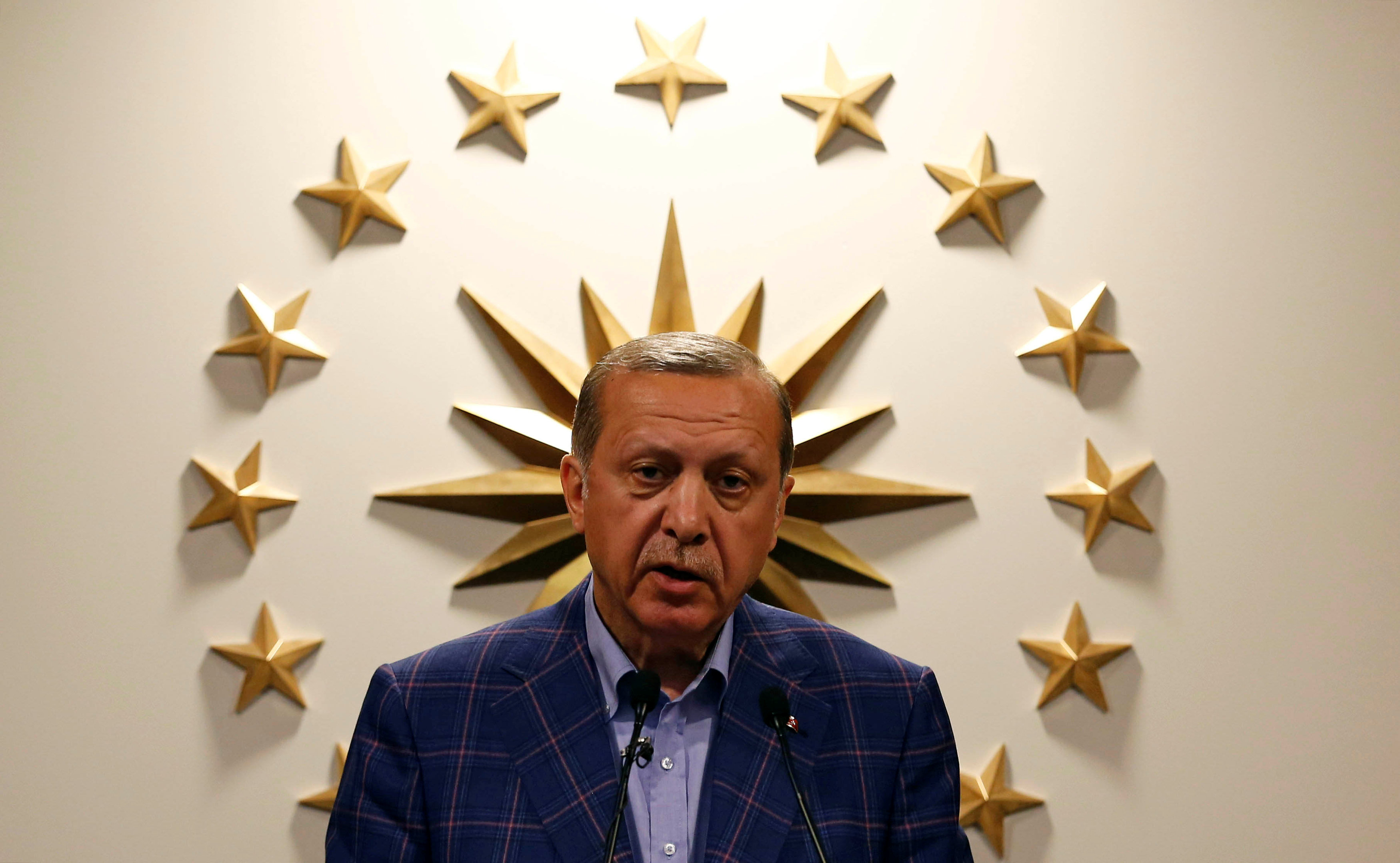 Erdogan wins narrow referendum victory, laying bare Turkey's divisions
