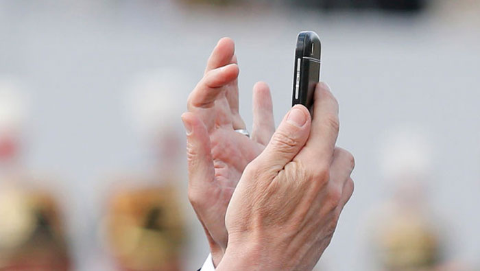 Oman slashes roaming mobile charges by 35 per cent