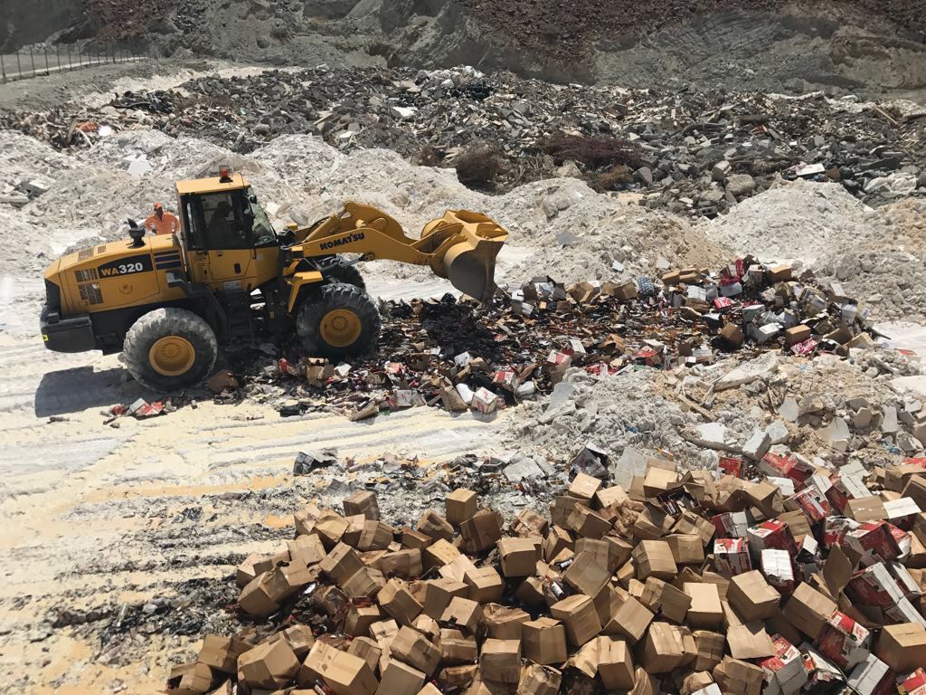 بدبد.. إتلاف 48 زجاجة من المشروبات الكحولية
