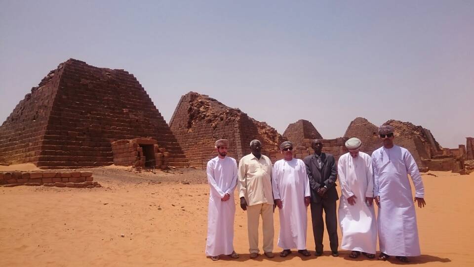 رئيس هيئة الآثار والمحفوظات يزور أهرامات السودان
