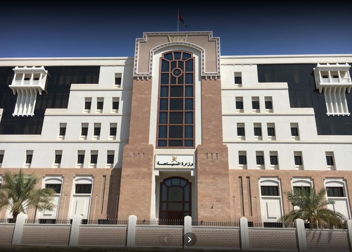السياحة توقع اتفاقية تطوير"مجمع النخيل السياحي" بـ265 مليون ريال عماني.. غداً