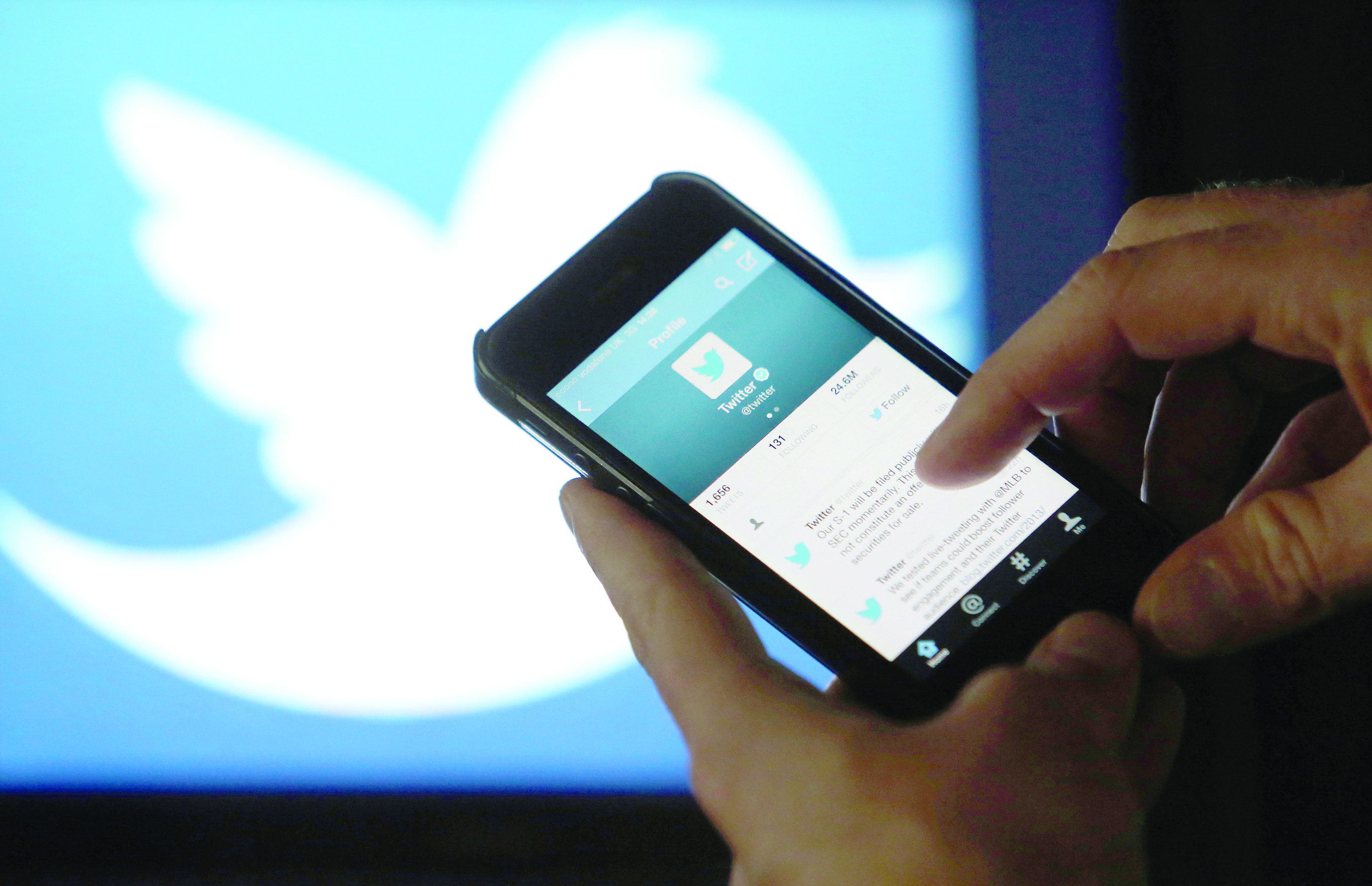 «تويتر».. تختبر طريقة جديدة لعرض التغريدات والأخبار