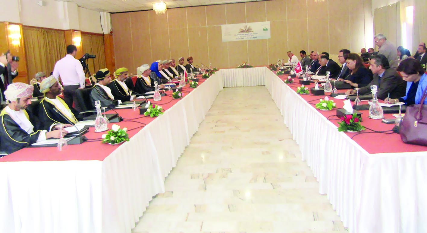 الشيبانية تترأس الجانب العماني في اجتماع اللجنة العمانية التونسية