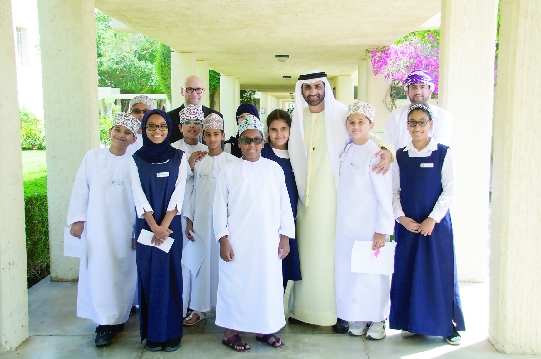«الشيخ الأخضر» يزور مدرسة السلطان