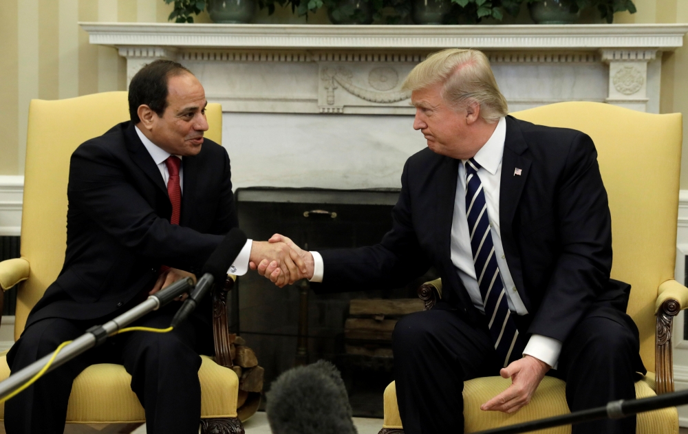 ترامب لـ السيسي: نحن نقف وراء مصر وشعب مصر بقوة