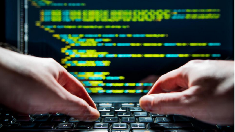 تطبيقات هاتفك تسرق معلوماتك سراً لأغراض التجسس