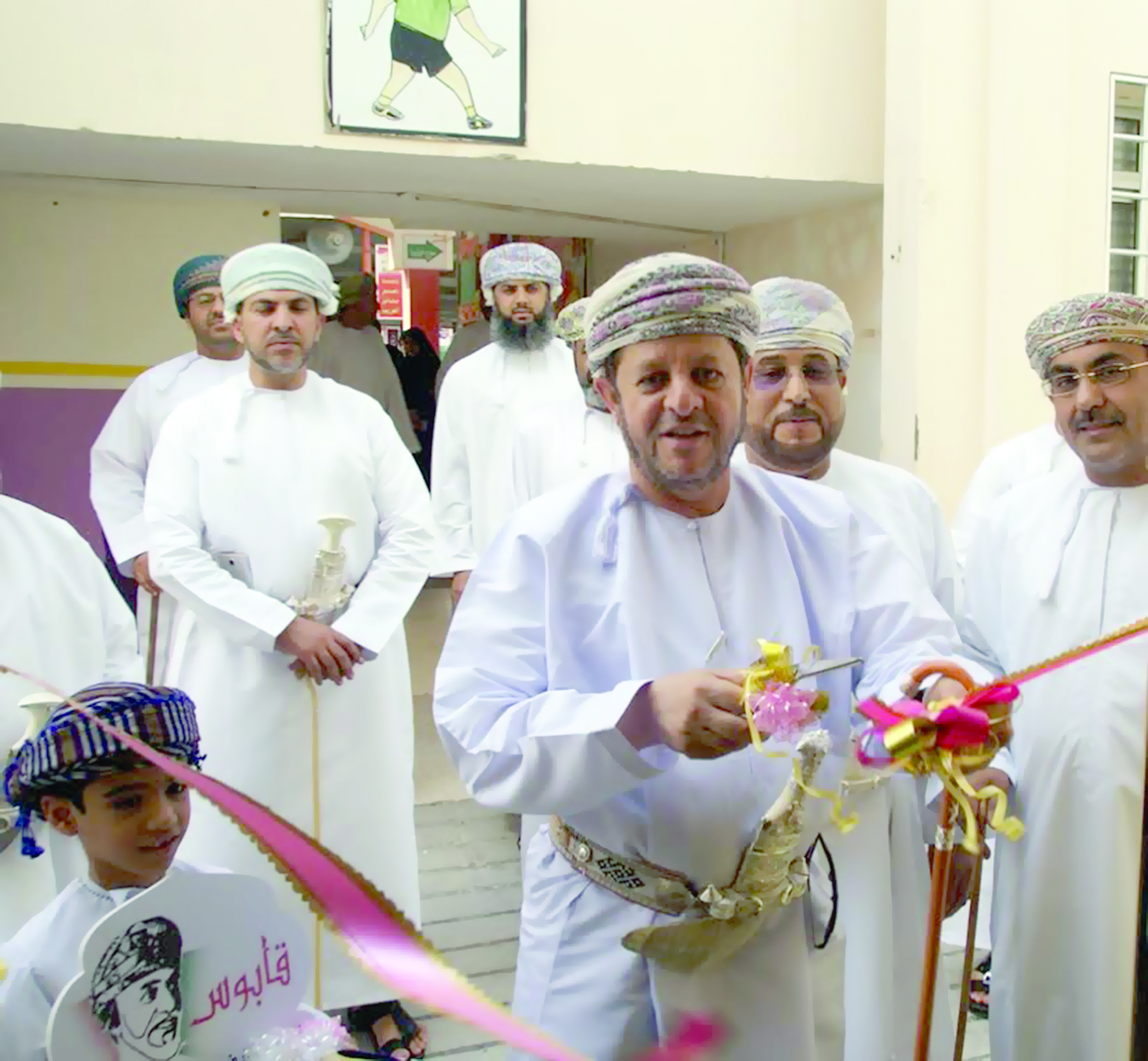 بتكلفة إجمالية بلغت 22 ألف ريال عماني
افتتاح مشروع الصالة الرياضية بمدرسة الشمائل بفنجاء