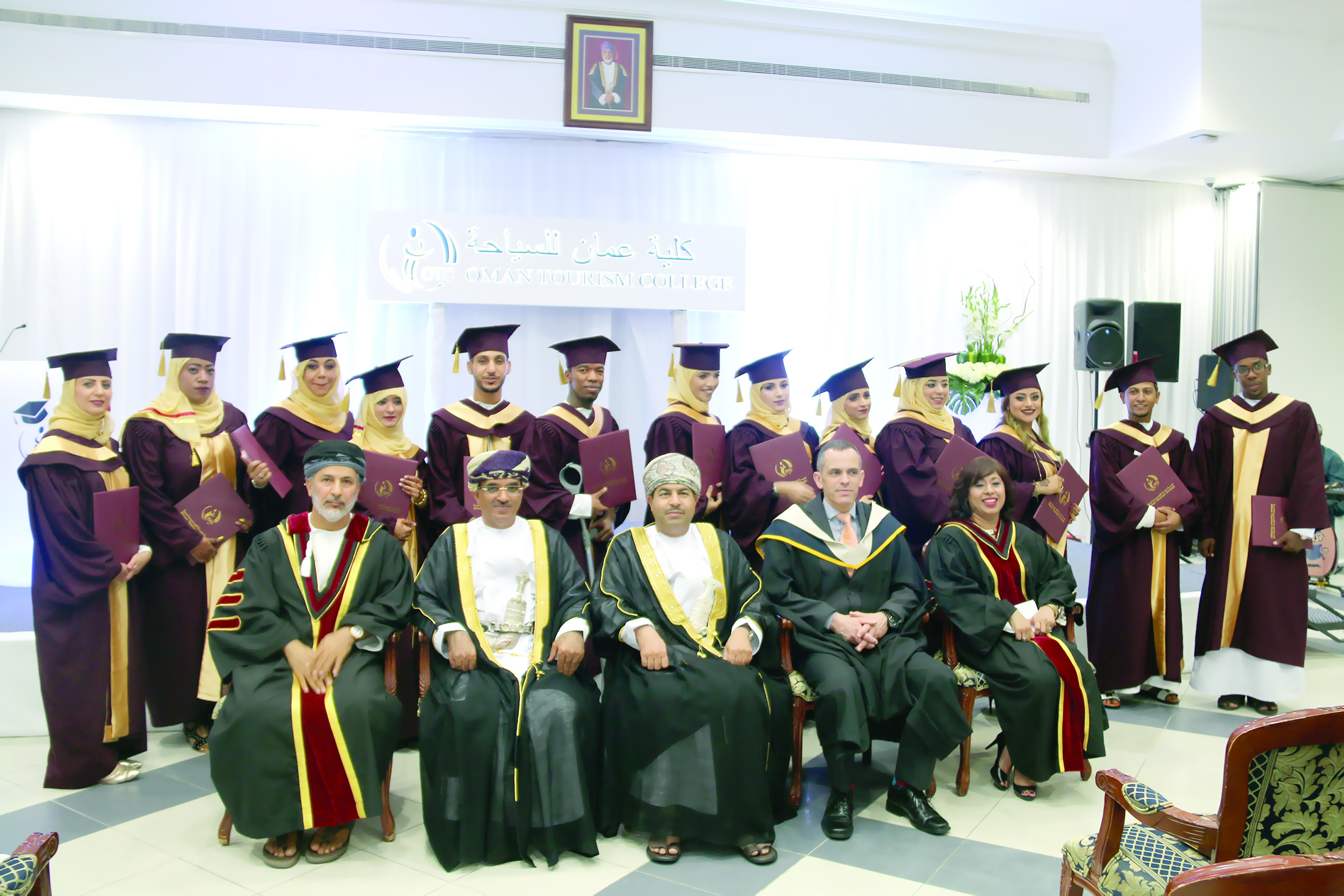 كلية عُمان للسياحة

تحتفل بتخريج 112 طالباً