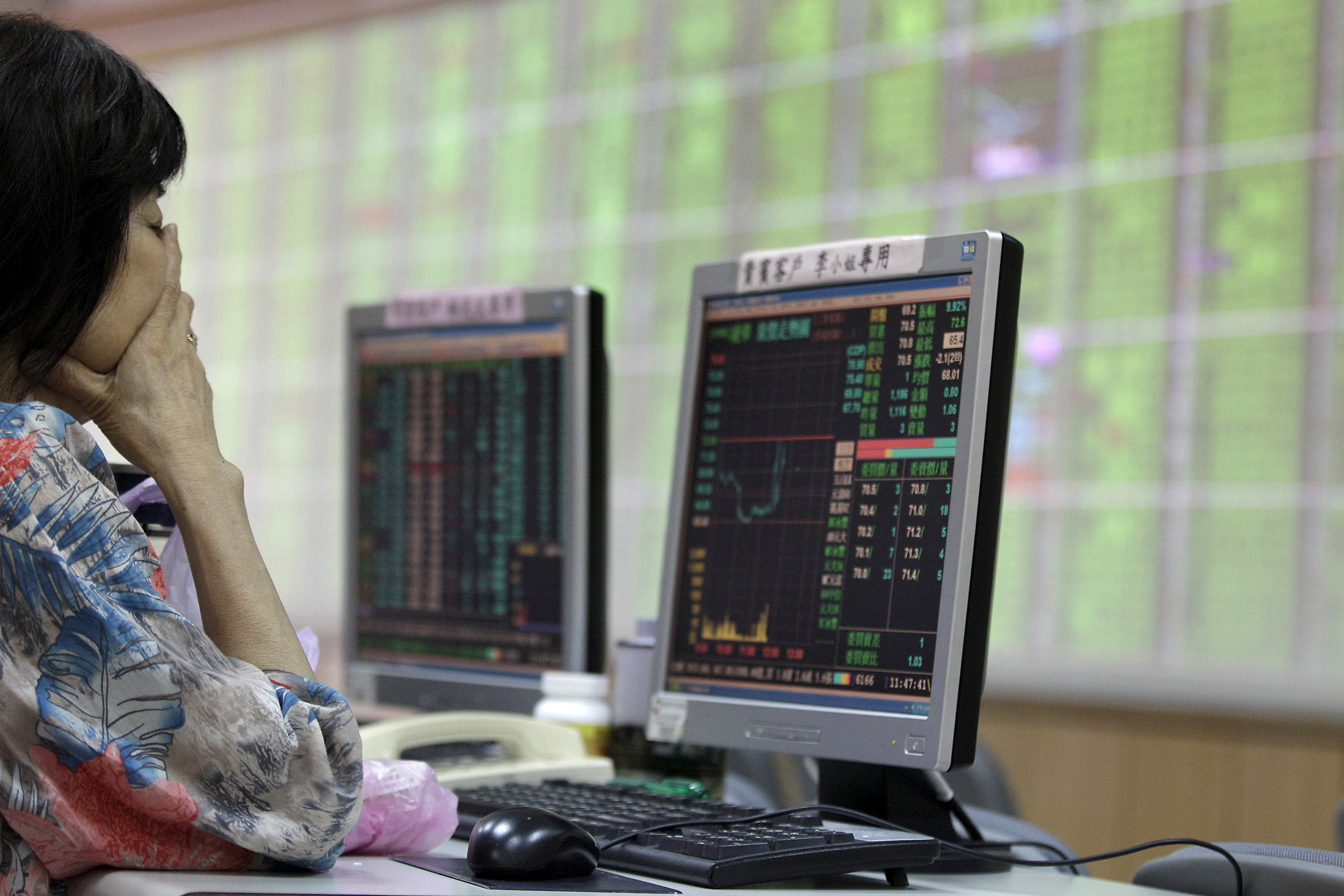 Shanghai stocks scale to eight-months high