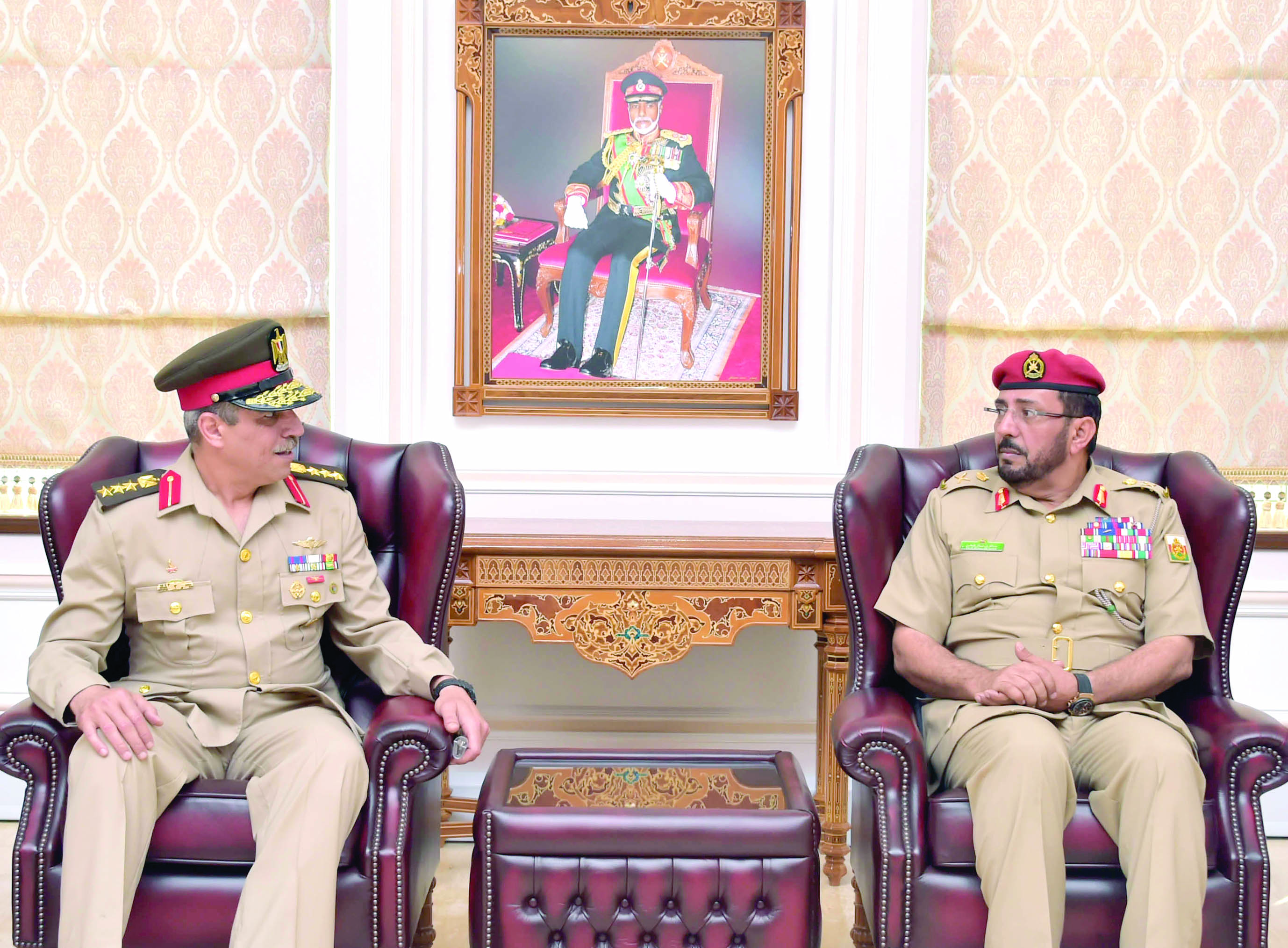 وفد عسكري مصري يزور كليتي القيادة والأركان والدفاع الوطني