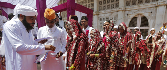 10 آلاف عصا هدية للعروس الهندية وبأمرٍ حكومي.. والسبب