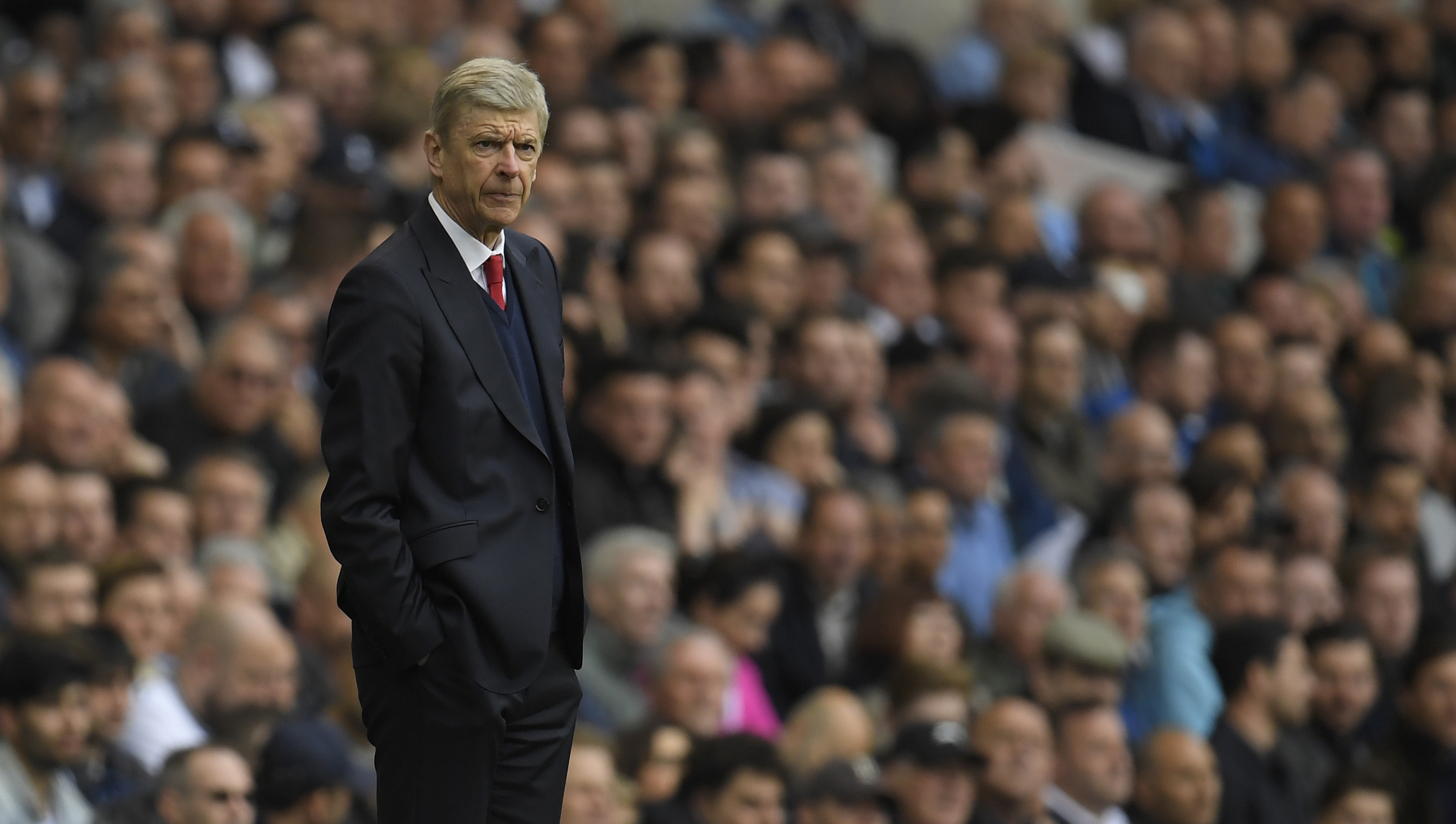 Arsenal manager Wenger refuses to give up on top four