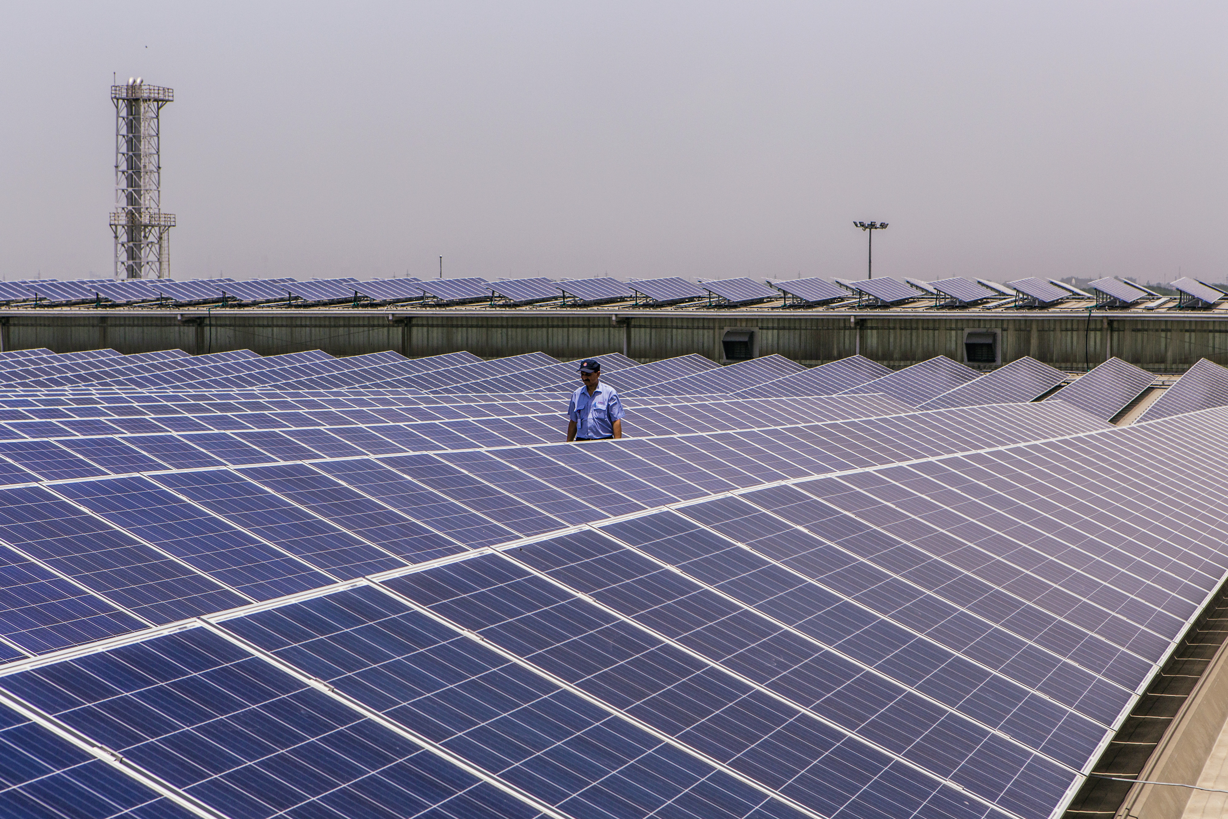 Chinese firm signs MoU with Oman fund for $94m solar panel project