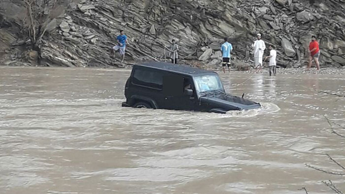 2 rescued from vehicle stranded in wadi