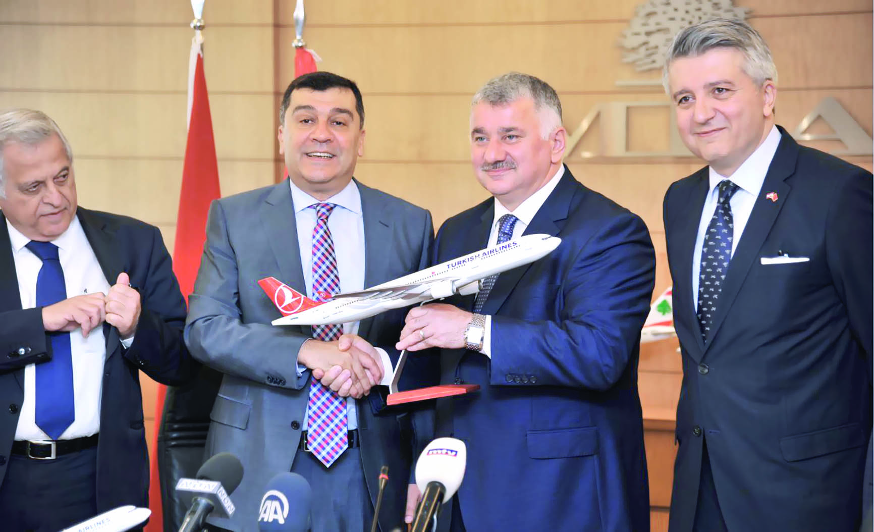 «الخطوط التركية» و«الشرق الأوسط» يوقعان اتفاقية مشاركة بالرمز