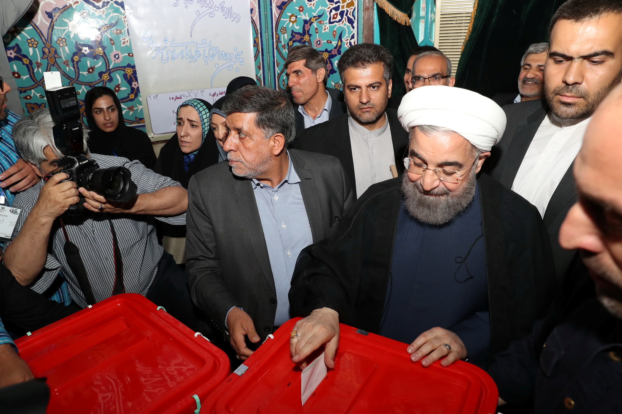 طوابير طويلة في الساعات الأولى من انتخابات الرئاسة الإيرانية