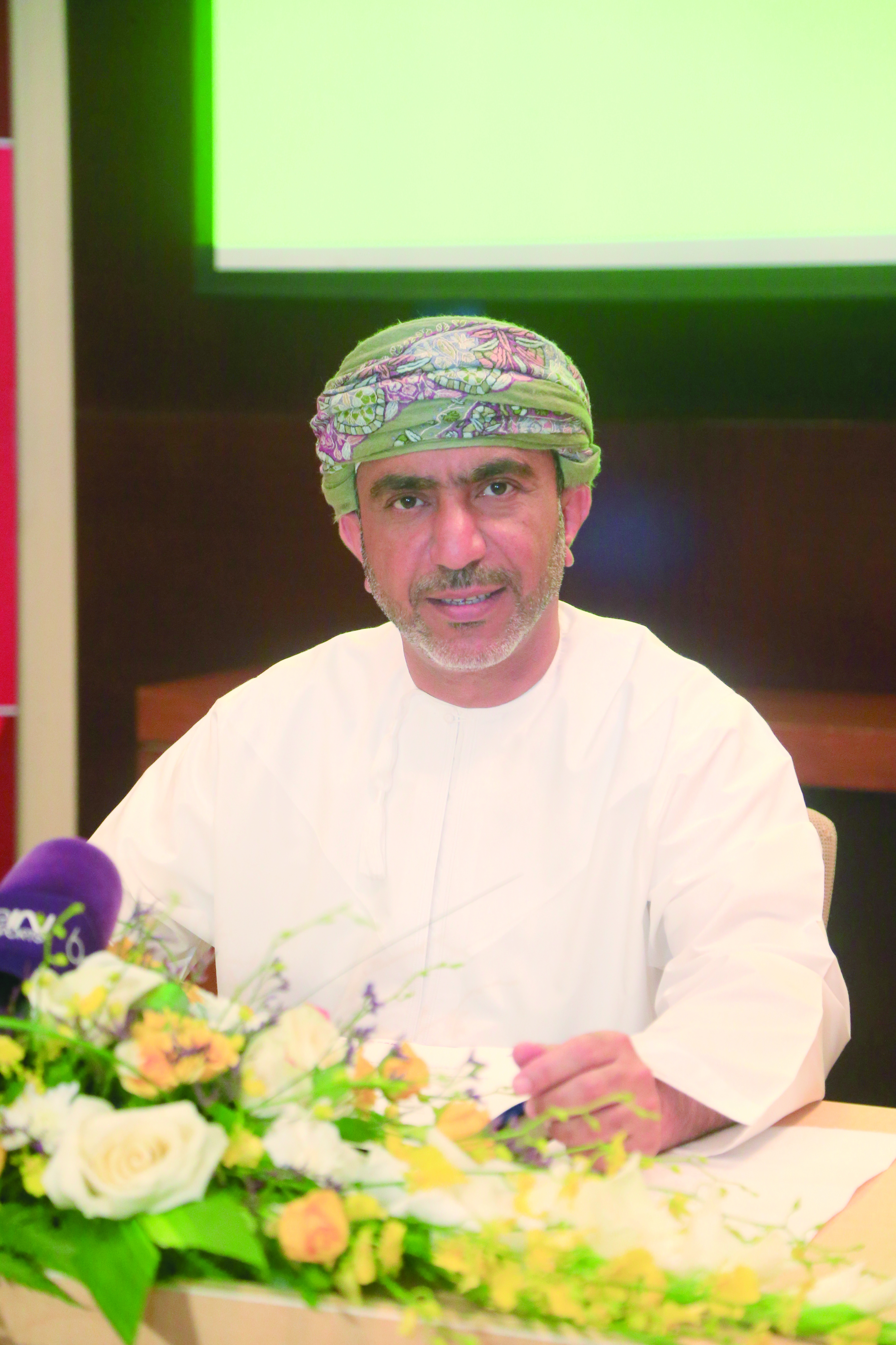 مسيرات الفرح تجوب 

شـــوارع ظفـــار احتفــالاً

بـ «العاشرة»