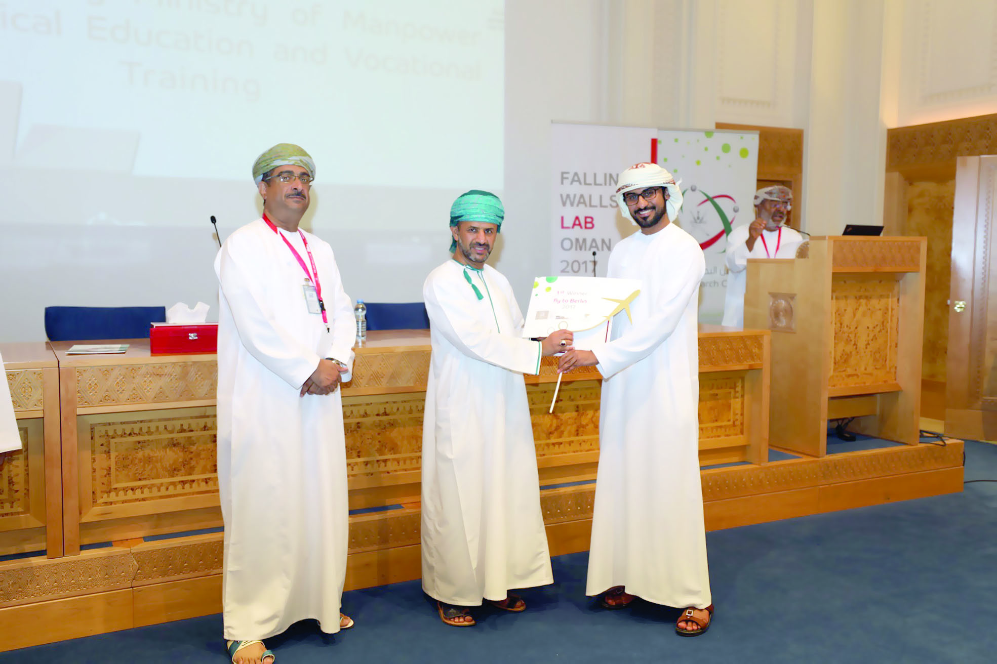 مجلس البحث العلمي يعلن المتأهل للمشاركة في مؤتمر الجدران المتساقطة ببرلين