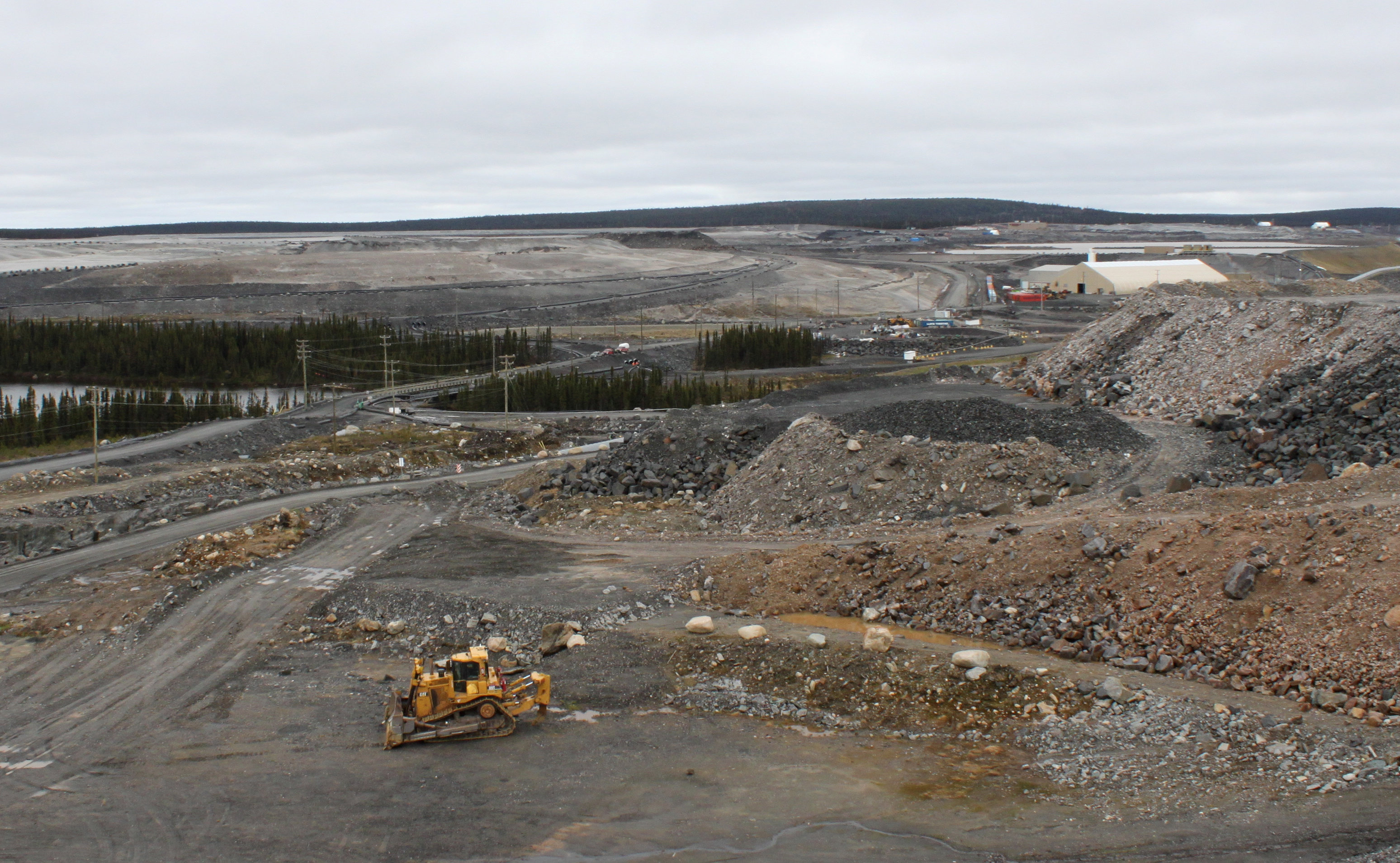 Miner thinks small to resurrect big Canadian iron ore mine