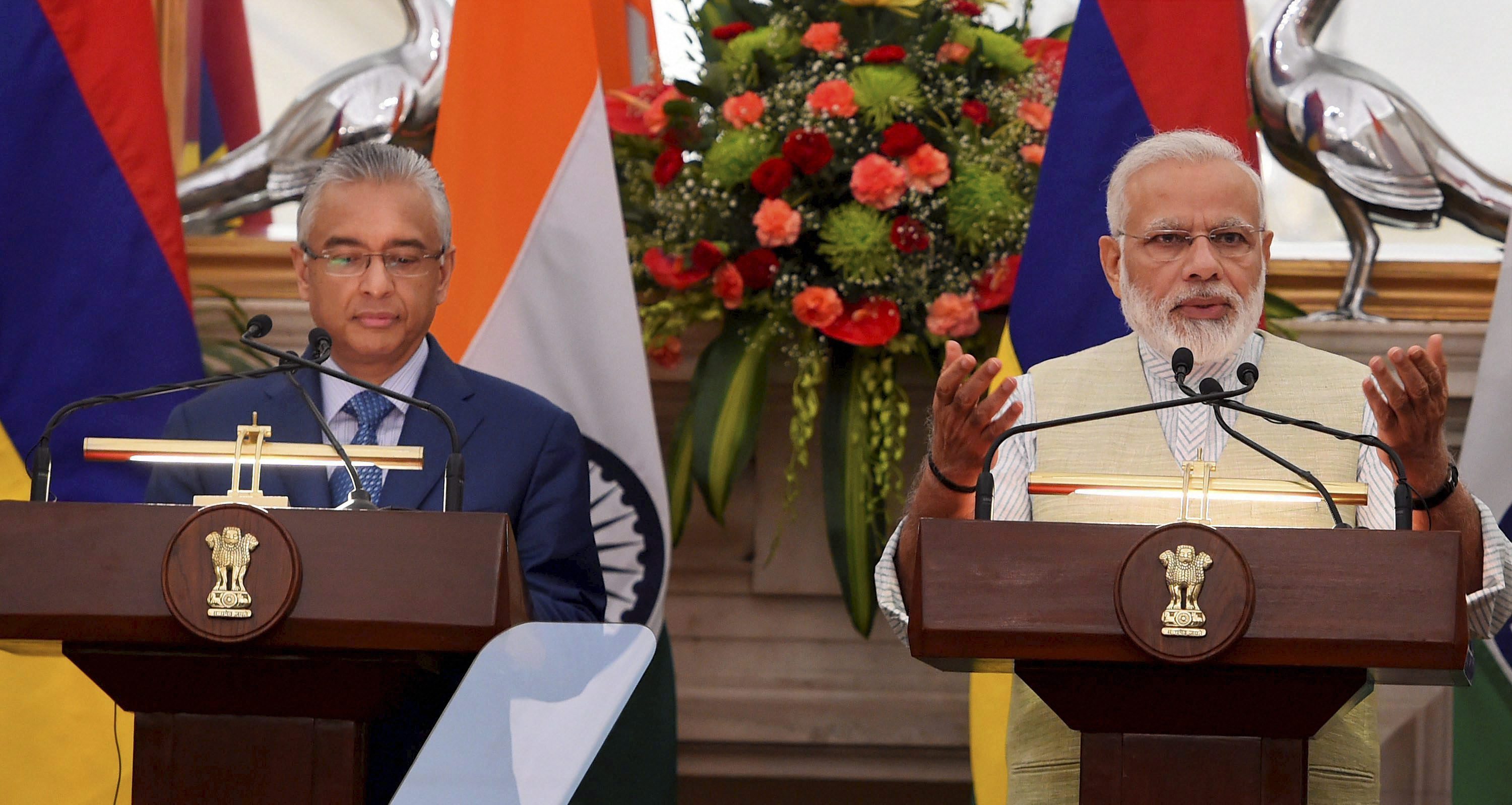 India gives $500 million assistance to Mauritius, ink four agreements