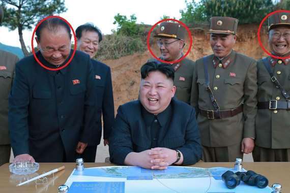 سر الثلاثة الذين يظهرون دائما خلف زعيم كوريا الشمالية