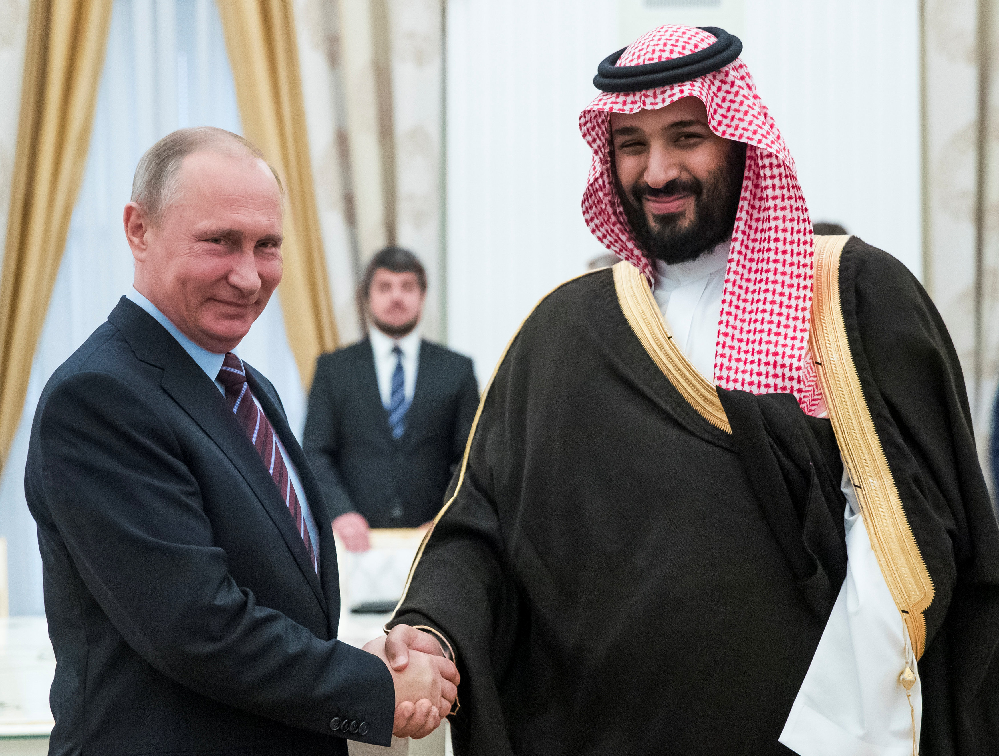 Russia's Putin, Saudi prince praise dialogue on oil, Syria