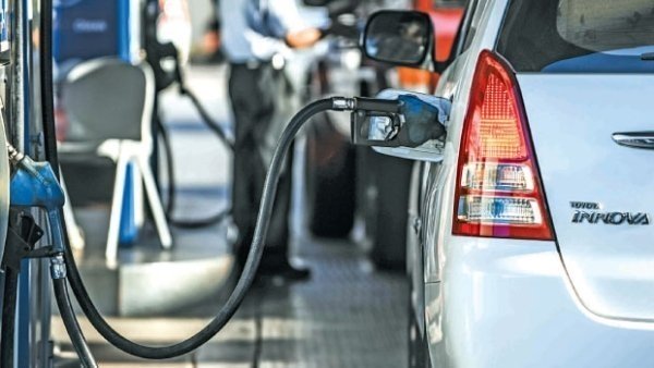 Fuel price patrols by consumer champion in Oman
