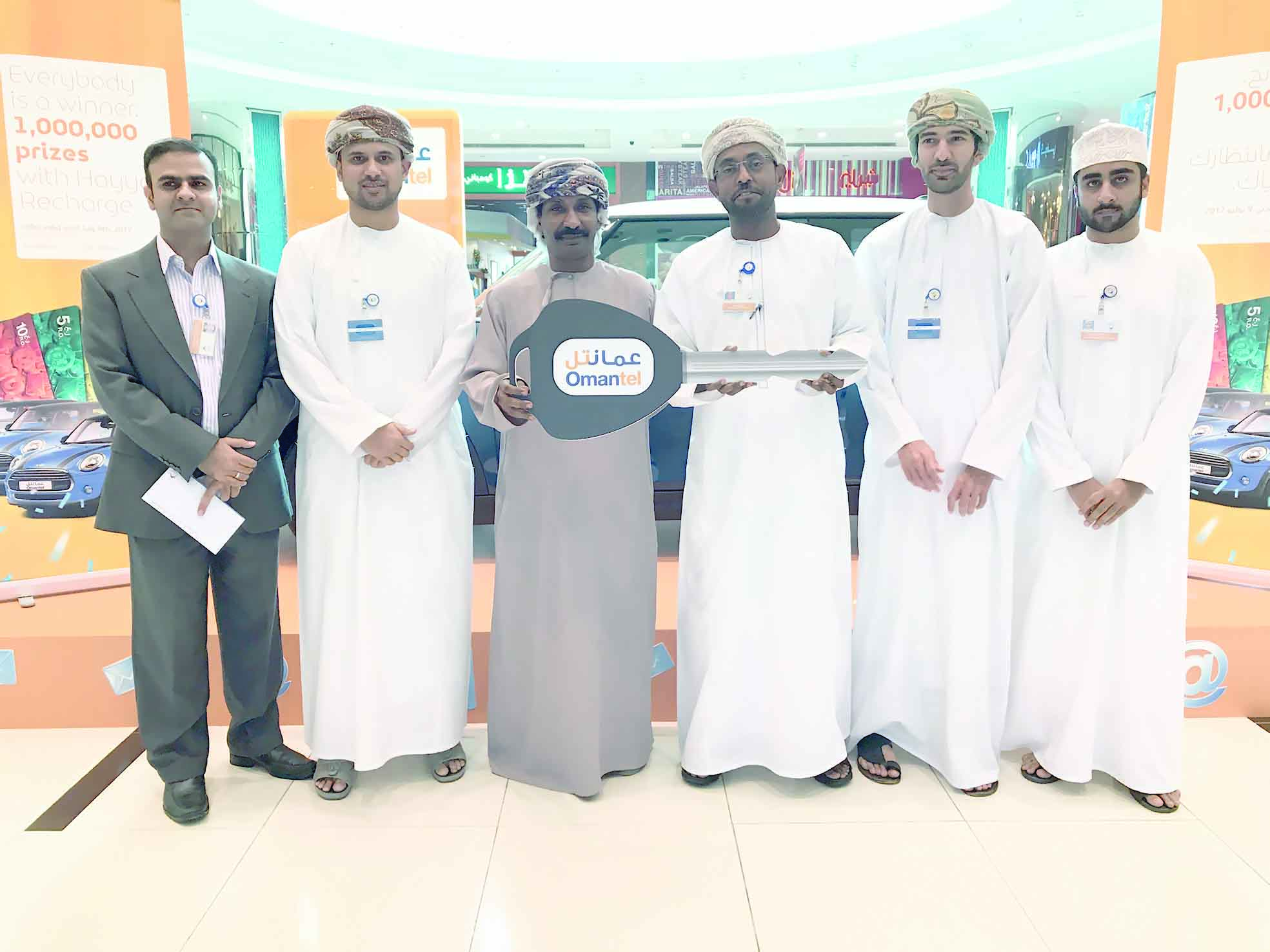 «عمانتل» تقدم للبدواوي أول سيارة ميني كوبر