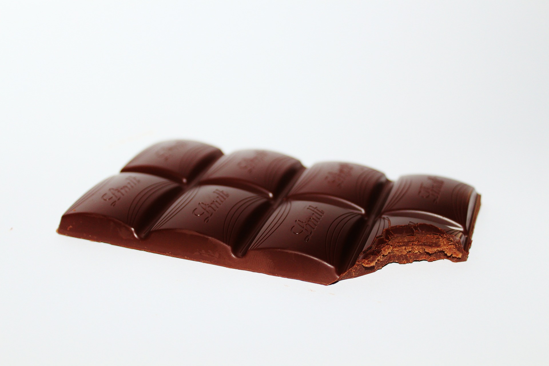 العلماء يكشفون عن فائدة جديدة للشوكولاته الداكنة