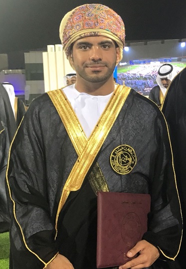 عماني يحقق إنجازات علمية في الطب البيطري