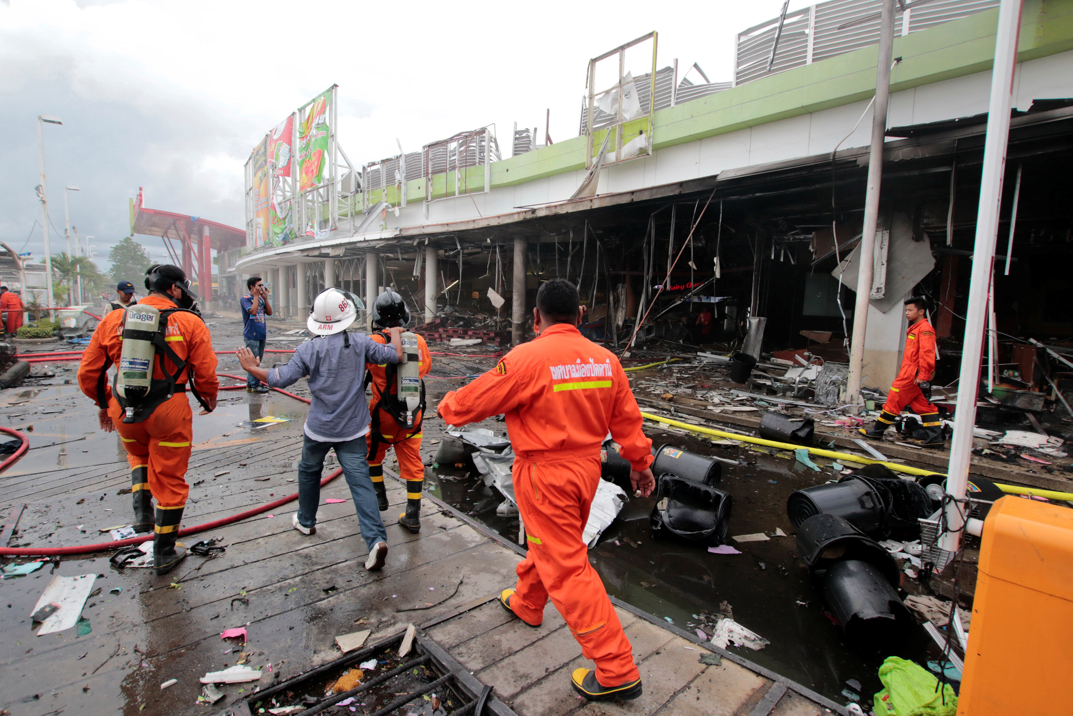 Car bomb wounds 60 at supermarket in southern thailand