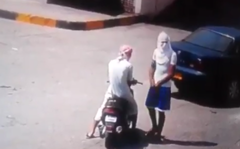 الشرطة تقبض على شخصين سرقا صندوقاً للتبرعات الخيرية في الرستاق