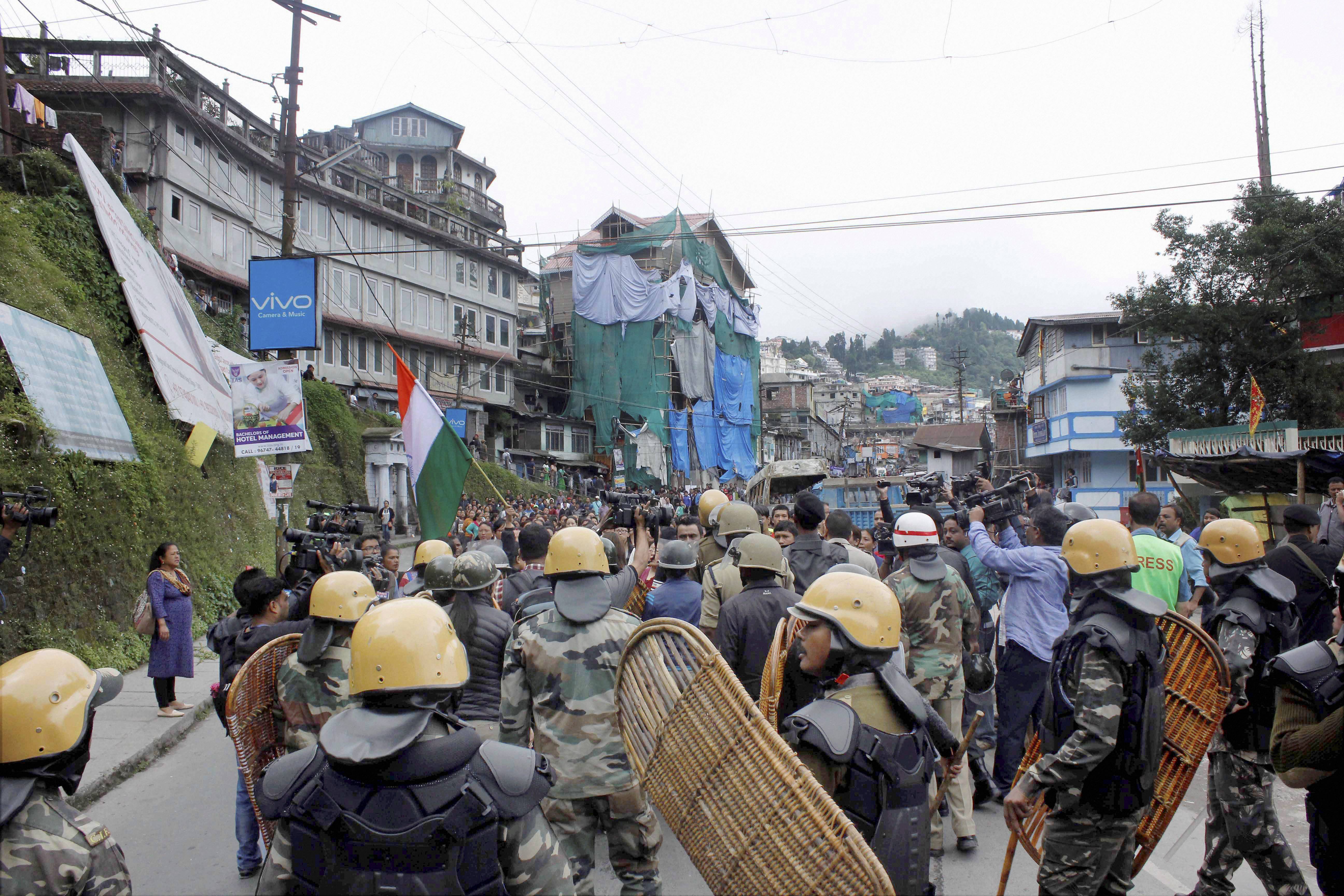 Centre rushes 600 paramilitary troops to Darjeeling, seeks report