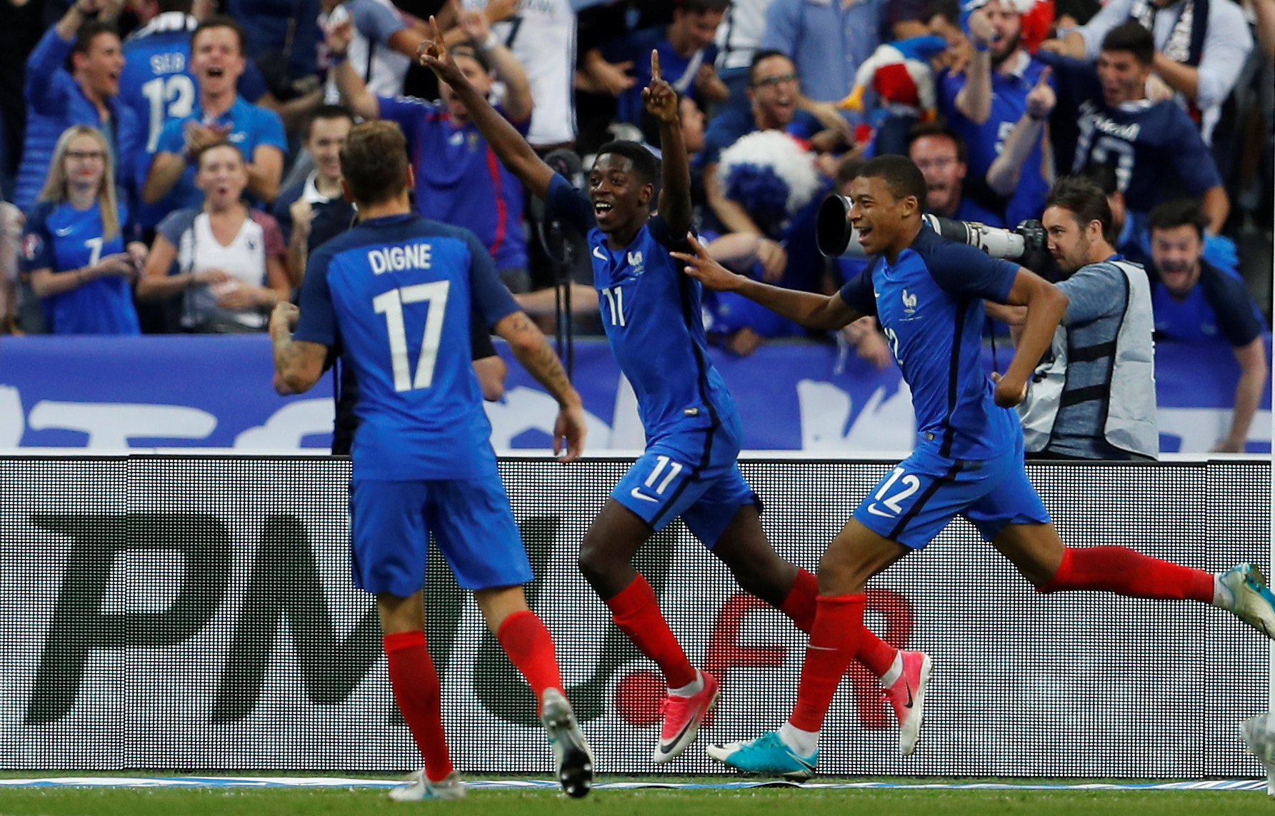 Football: Ten-man France down England in lively friendly