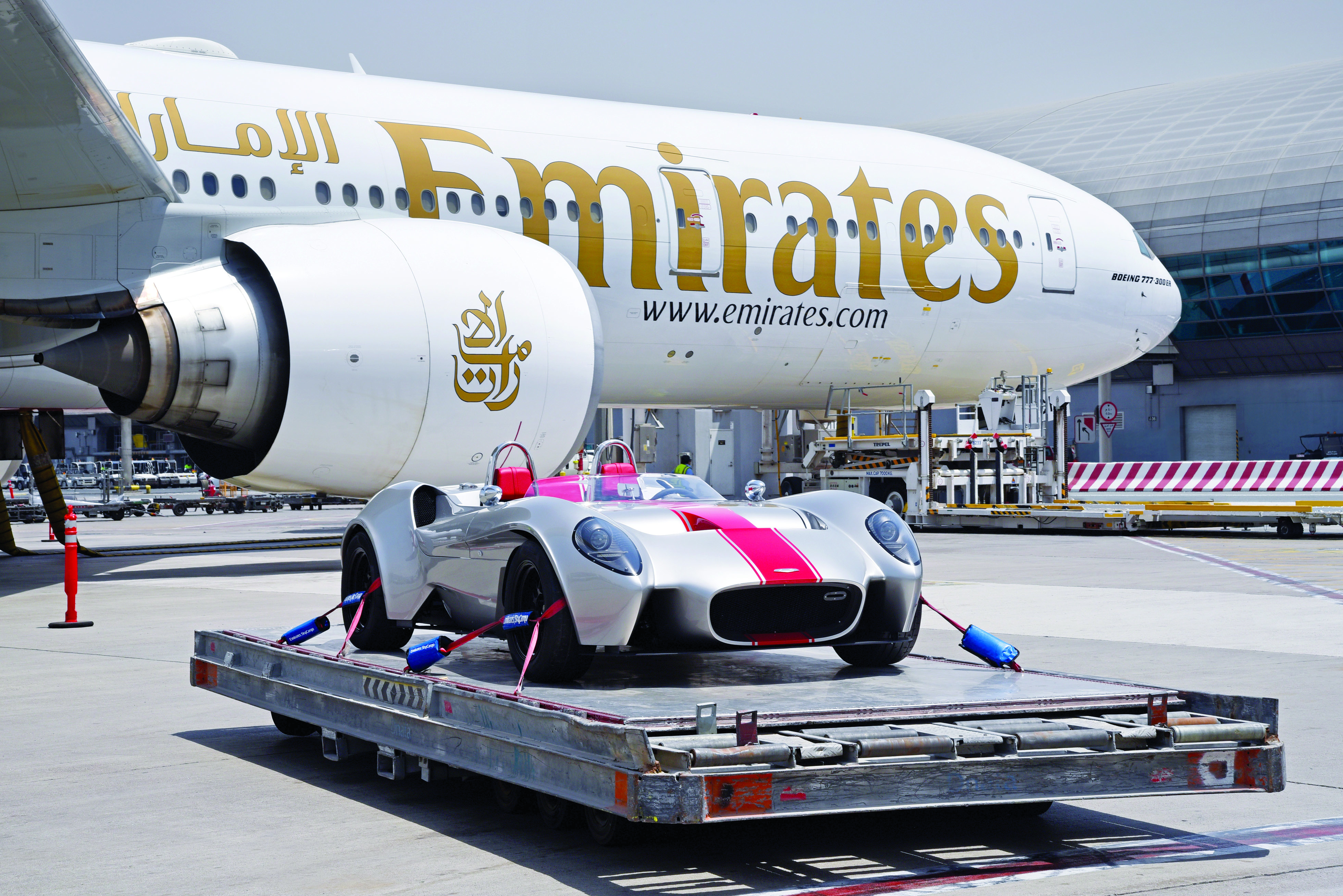 الإمارات للشحن الجوي تنقل أول 
سيارة مصممة ومصنعة في الإمارات