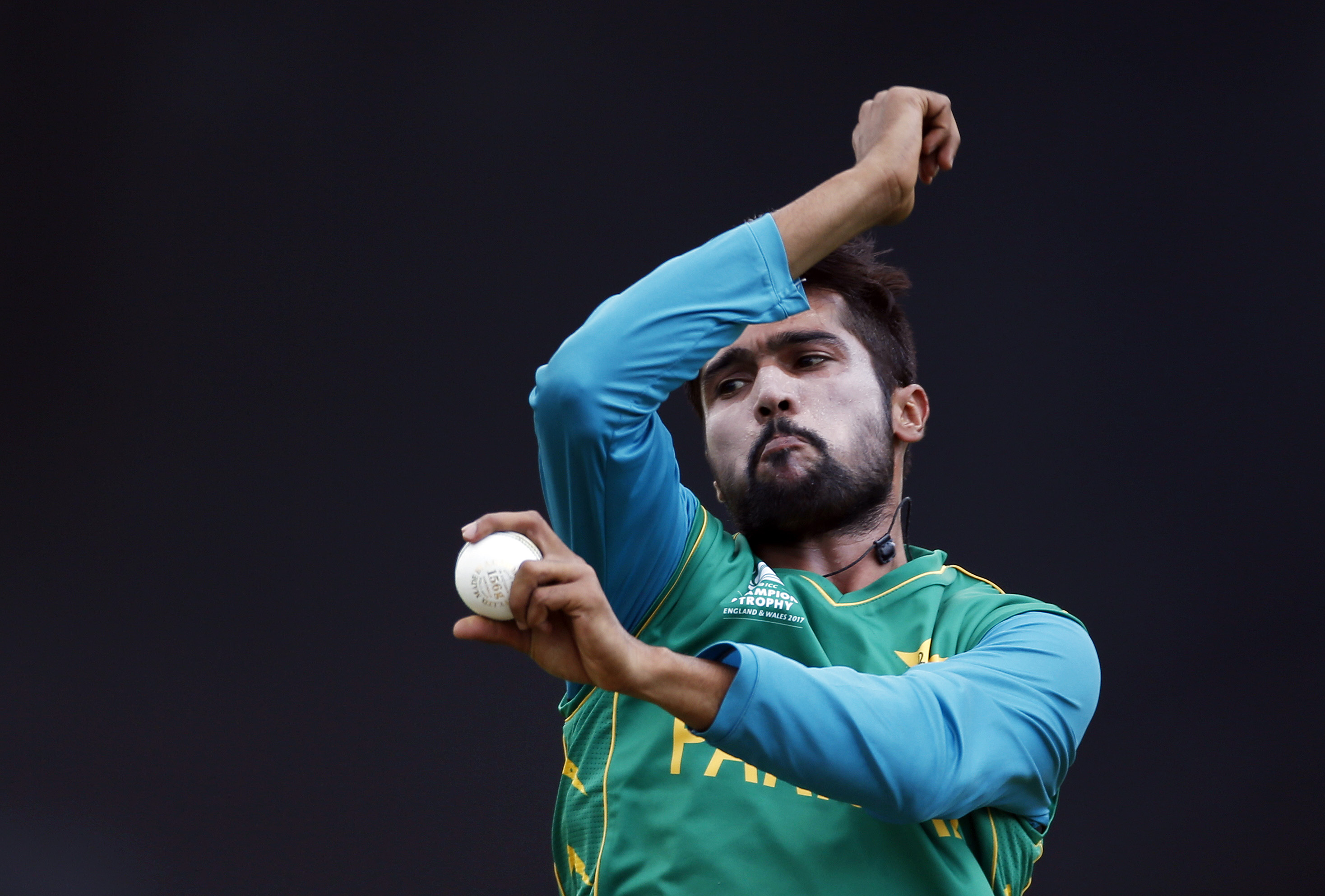 Cricket: Pakistan's Amir fit and plays in Champions Trophy final