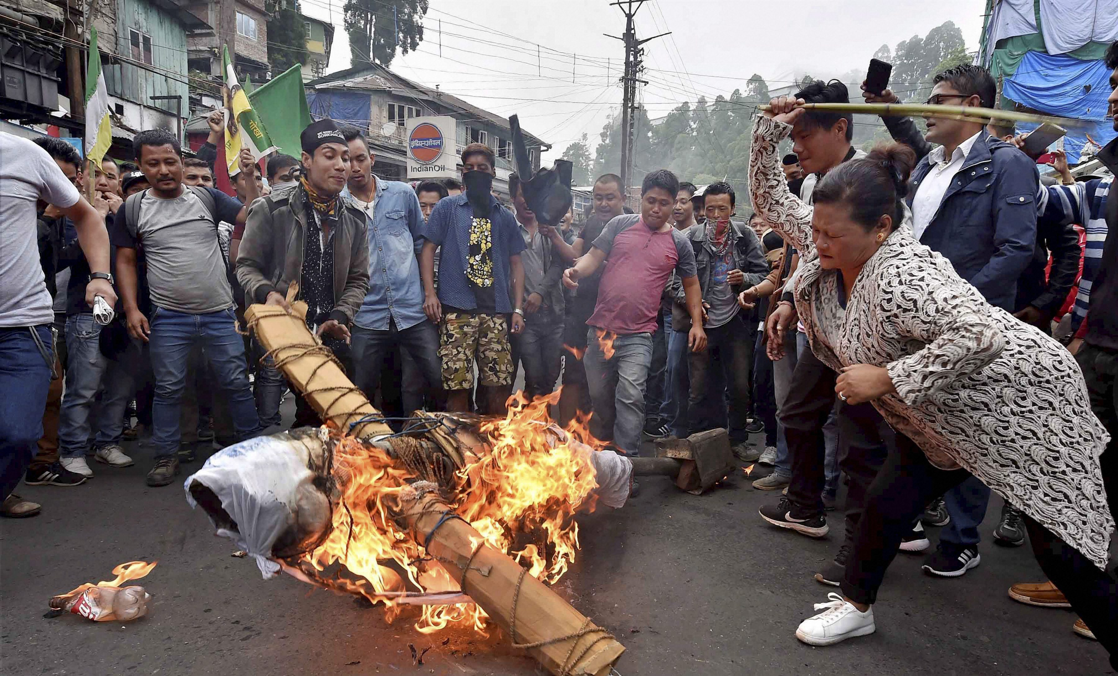 Internet remains suspended in Darjeeling, GJM workers take out protest march