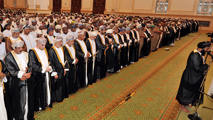 Dhofar Governor performs Eid Al Fitr prayer in Salalah