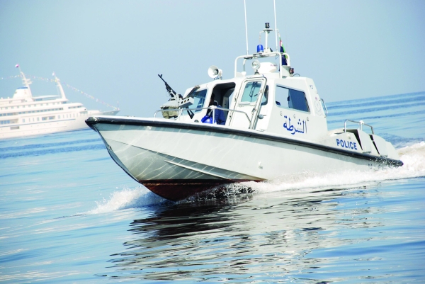 الشرطة تعثر على قارب مفقود وتساعد آخر تعطل في البحر