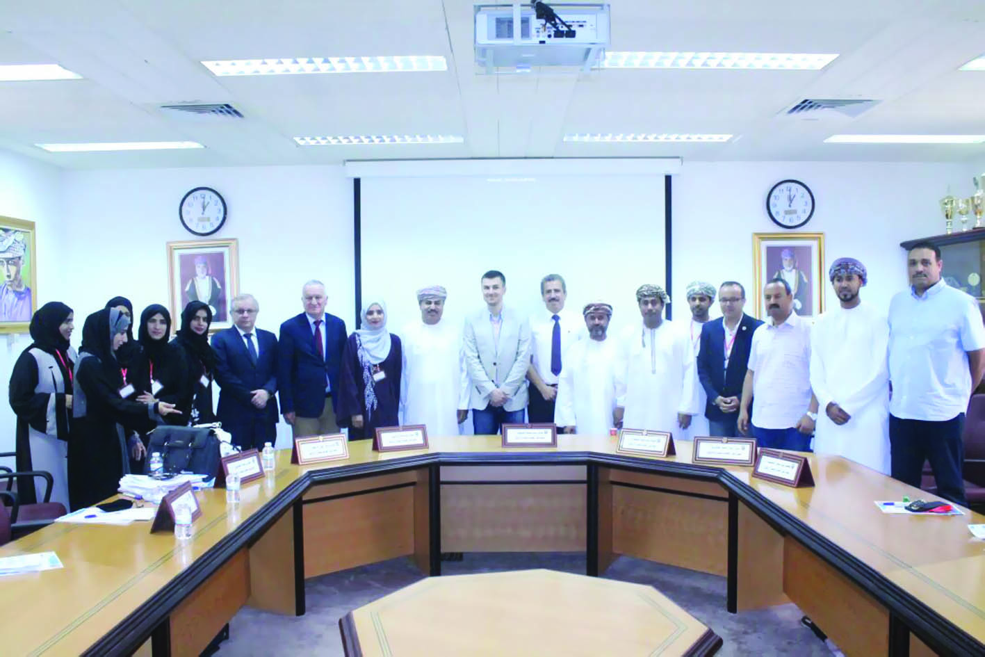 طلبة الجامعة يقدمون نموذج محاكاة لعمل إدارة اللجنة العمانية للرياضة الجامعية